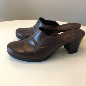 Clark’s brown leather mules clogs size 9M